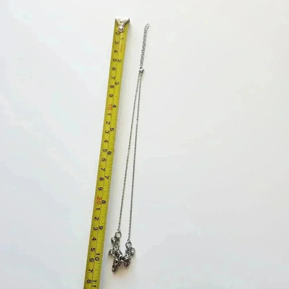 Gothic silver V shaped crown necklace with a small silver chain - Picture 9 of 9